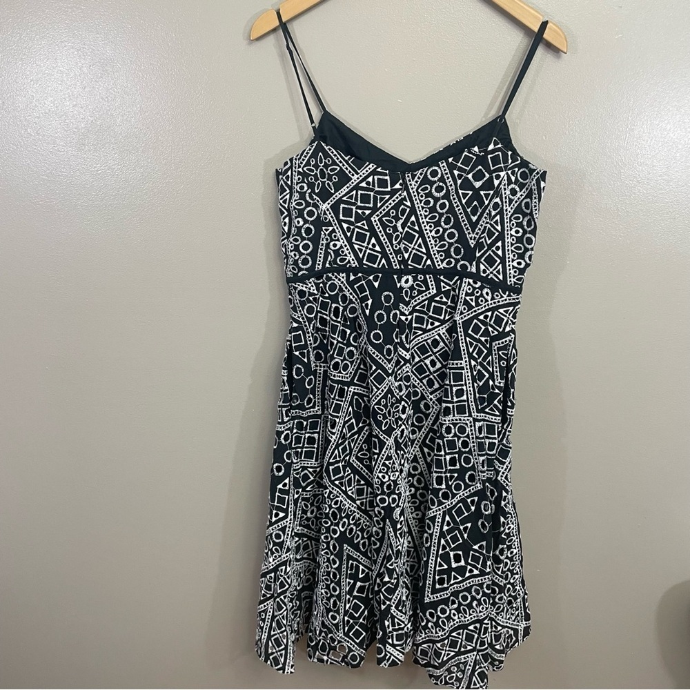 Banana Republic women’s size 8 dress Geo Lace Black/White Spaghetti Strap black - Picture 4 of 14